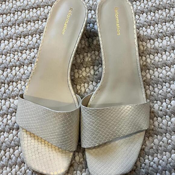 Reformation Christina Heeled Sandal in Almond Snake Emboss - Picture 5 of 7